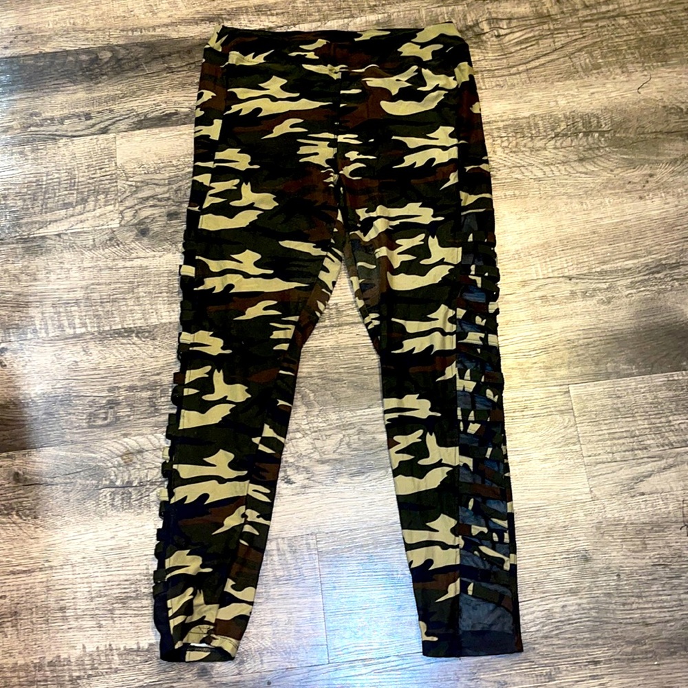 🆕 FTF camouflage leggings!
